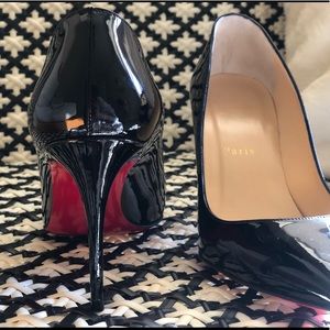 CHRISTIAN LOUBOUTIN High Heel Black Pump